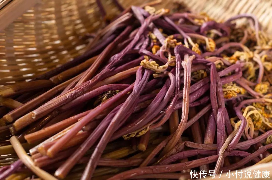 养生专家提醒:常见的这几种食物,建议少吃,否则可能对肝不好