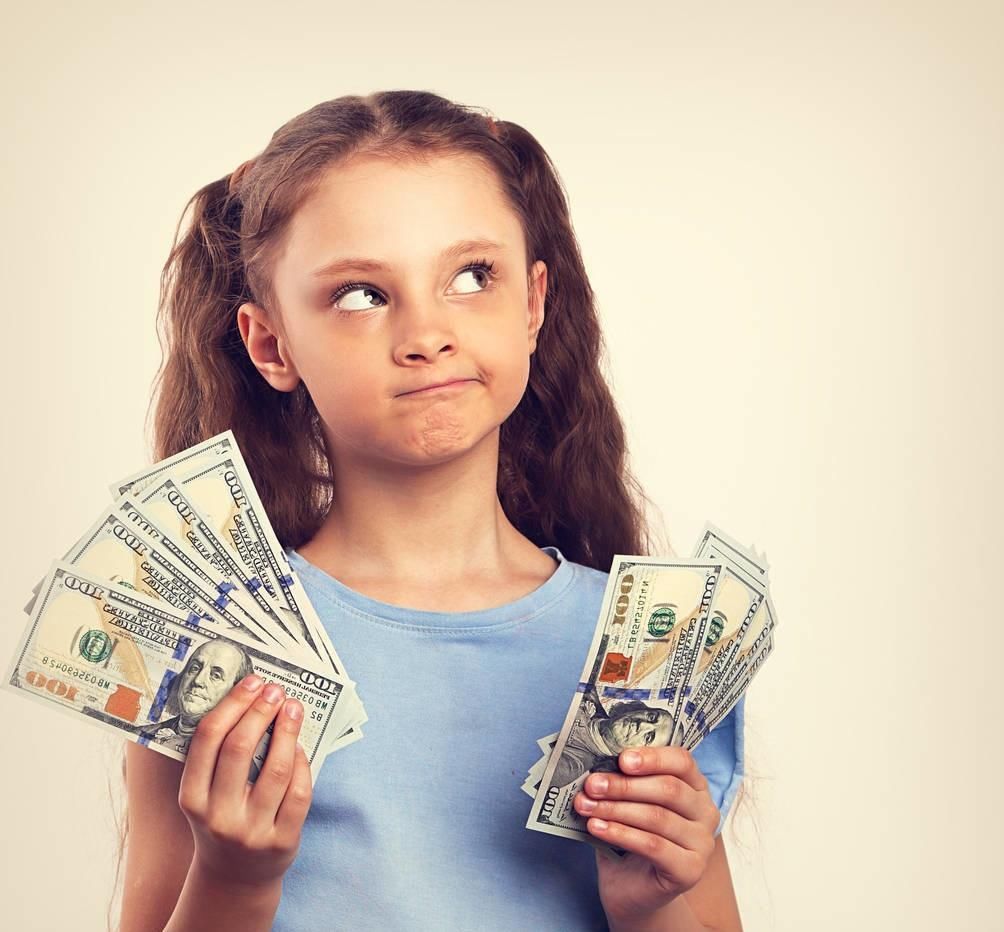 小奇|孩子偷了家里钱,两个爸爸不同的处理方式,给了孩子不同的未来