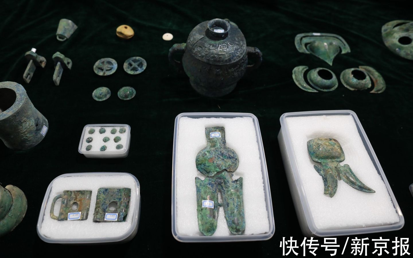 西周$琉璃河遗址新发现：两件簋“错换”了盖，3000年后才被发现