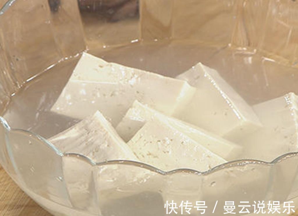 煎豆腐时,不要再直接下油锅,记住这一招,又香又脆,关键不粘锅