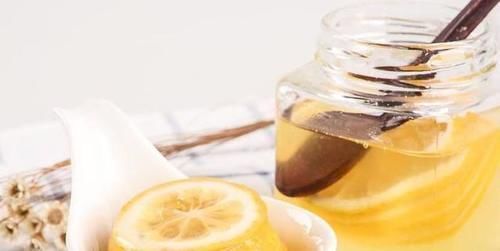 饮水|清晨起床喝第一杯水有讲究!早起坚持饮水,还能收获几个好处