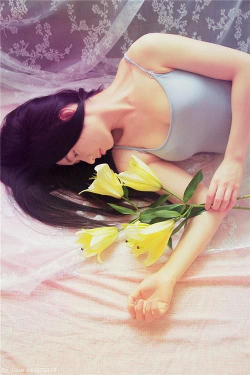 秋季肌肤干燥怎样解决？做好护肤，肌肤细腻怎样做？