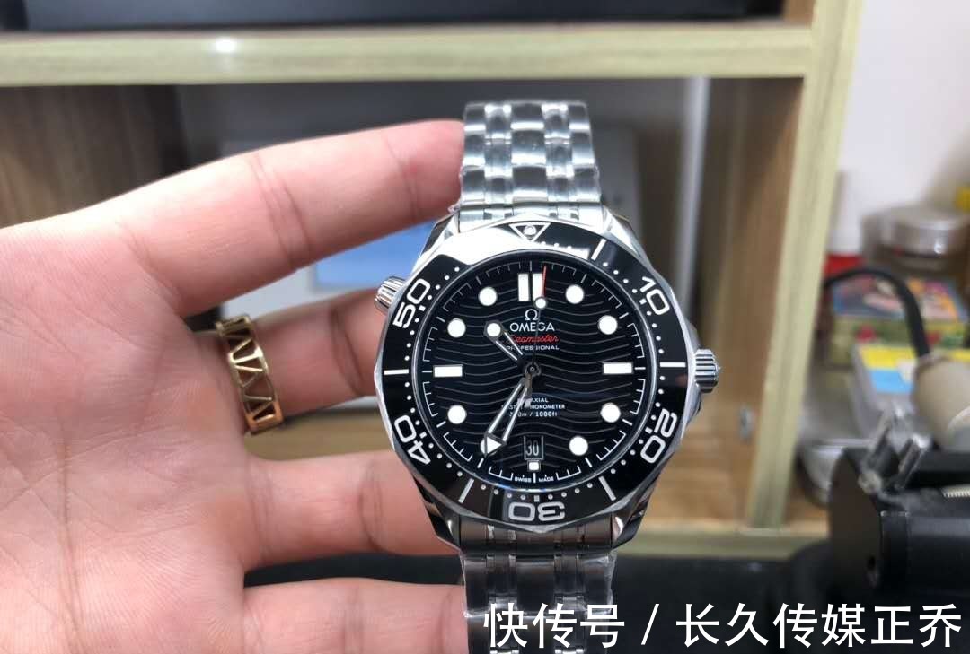 欧米茄|欧米茄海马150和海马300，谁更适合40岁男士