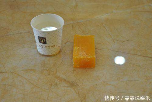 妙招|天天累死累活拖地还是脏家政阿姨透露个妙招,半月都不用再拖地