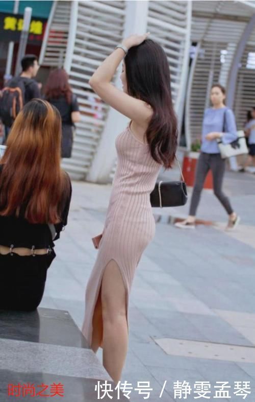 街拍美女一件开叉连衣裙，动人又时尚，尽显贵妇风范