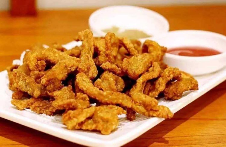 炸酥肉，面糊别用错，学会大厨这么做，酥脆好吃，还不回软