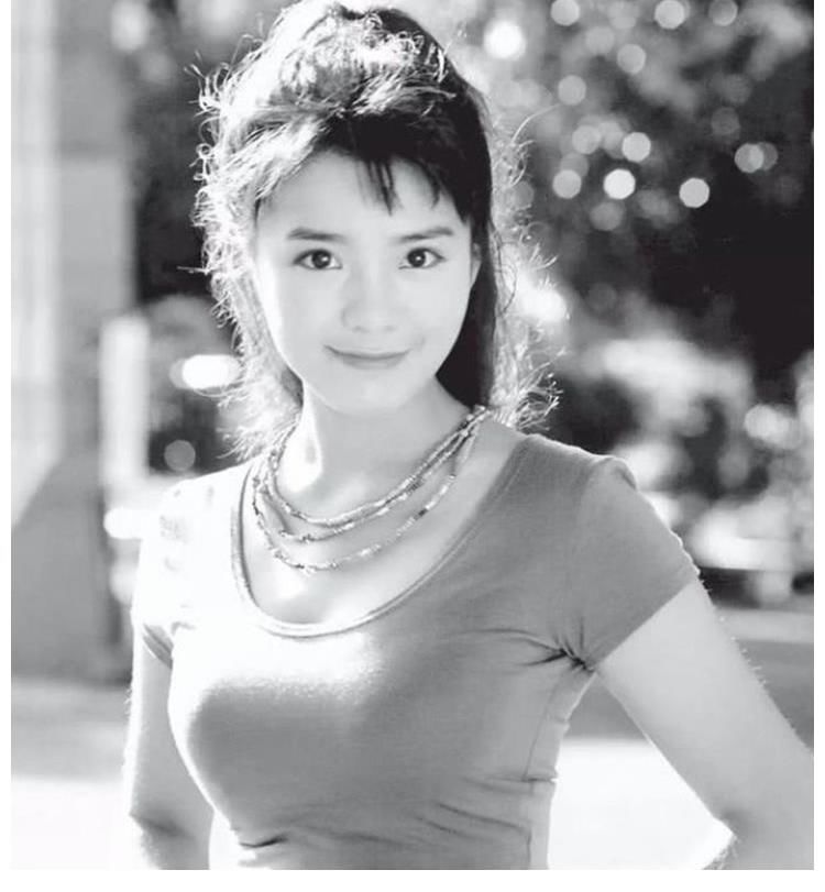 公开|朱迅录制央视节目路透照公开，生图皱纹明显，神采飞扬难掩老态