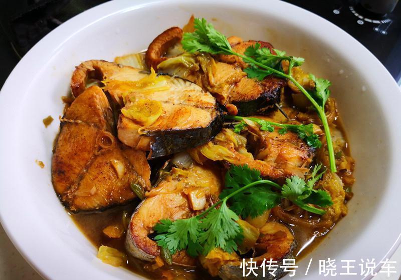 天冷了,多给家人做此鱼吃,刺少肉嫩营养高,和白菜一起炖最香!