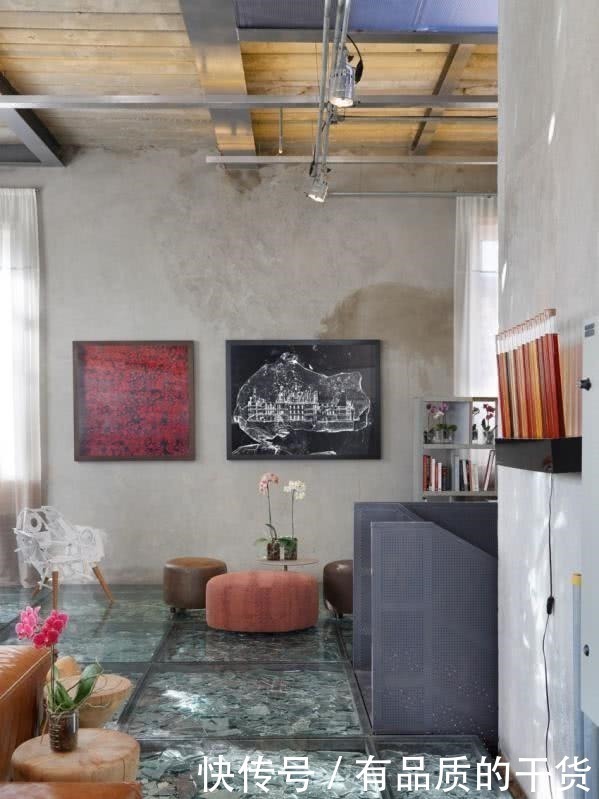 玻璃|朋友家的玻璃地板火了!装修剩点玻璃砸碎了填充进去,不敢上脚踩!