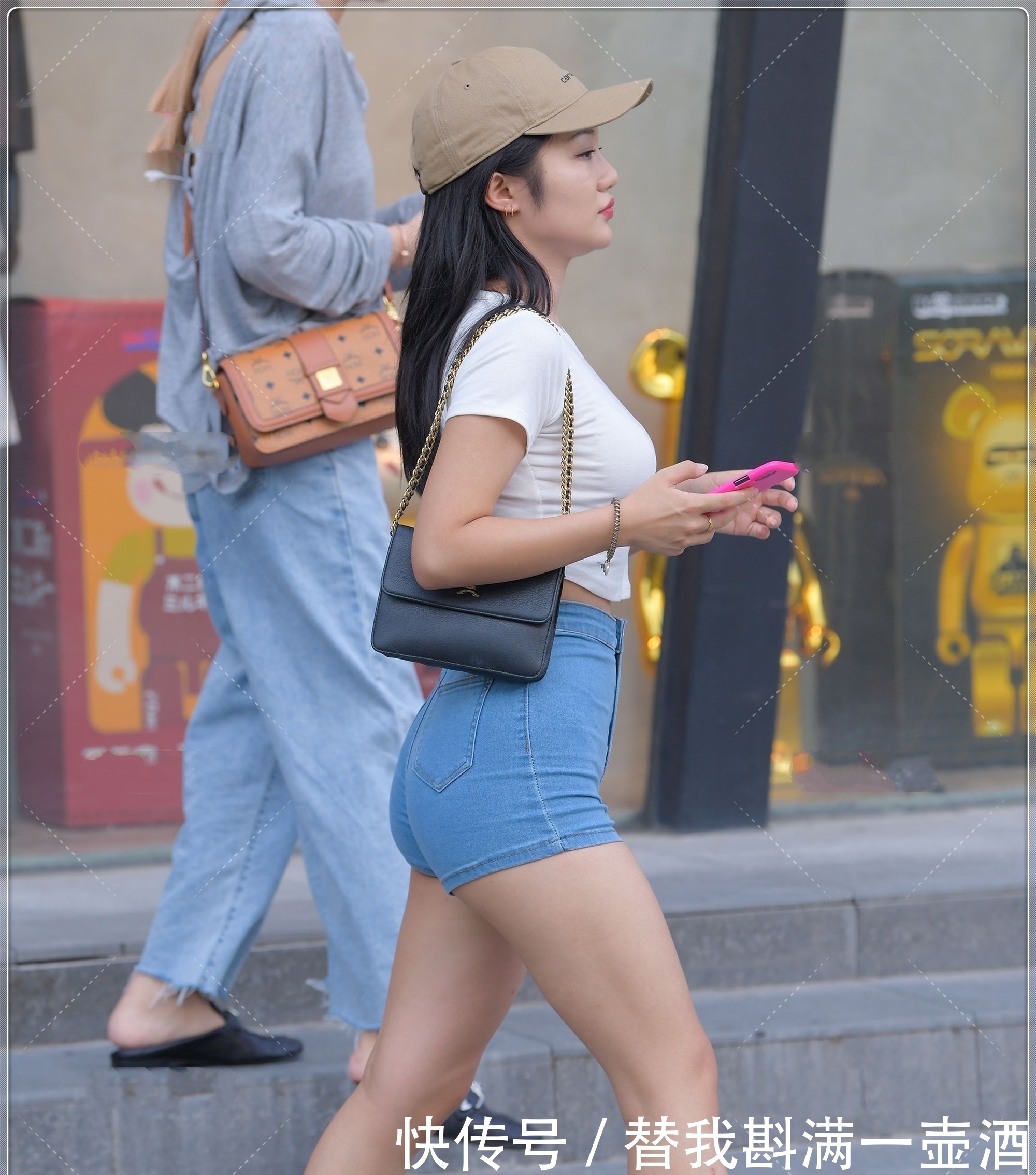 白色简单打底衫,减龄又大方,清新脱俗美成仙女