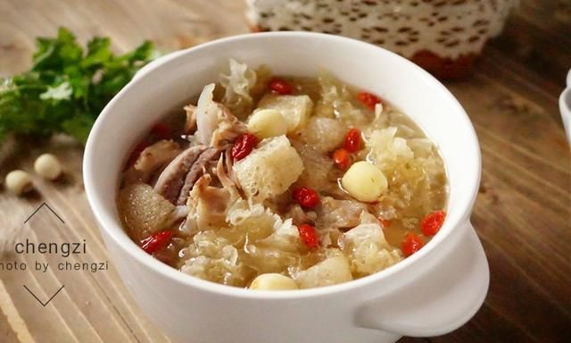 白色|秋季身体要滋润,不妨试试这汤,清润鲜美不上火,老人孩子都合适