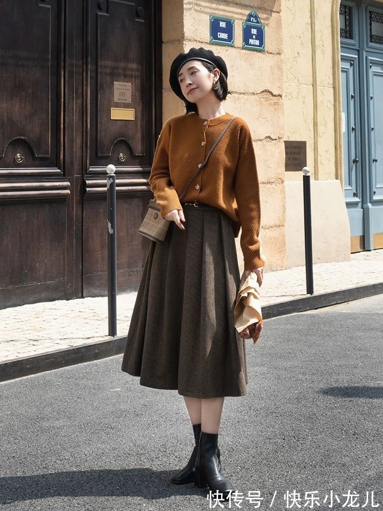 半身裙 今年流行针织衫搭配半身裙,日常简约又保暖,当成内搭也洋气