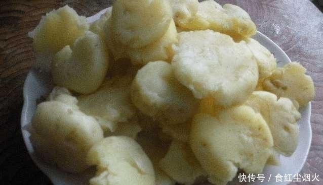 教你一个土豆新鲜吃法,很多人都不懂这样做,端上桌分分钟被清盘