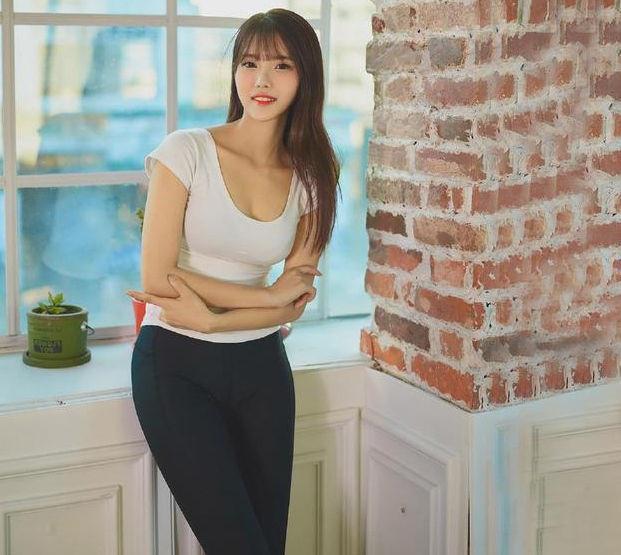 街拍打底裤美女显瘦又时尚的打底裤,特别舒适