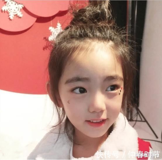 妈妈|7岁女孩被星探看中, 愿等成年再签约, 上门看到妈妈后-妈妈先签