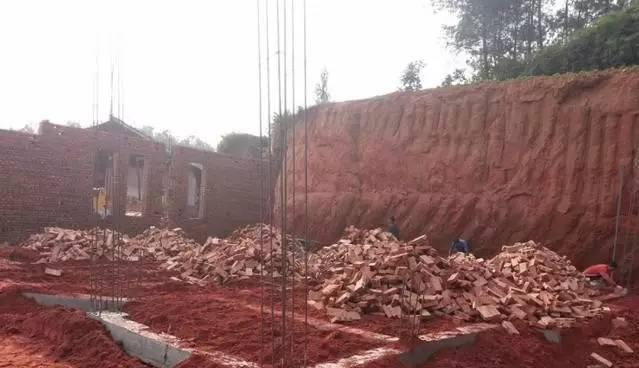 开山|70后老夫妻合伙开山,40万为孩子建独一无二的2层婚房,牛!