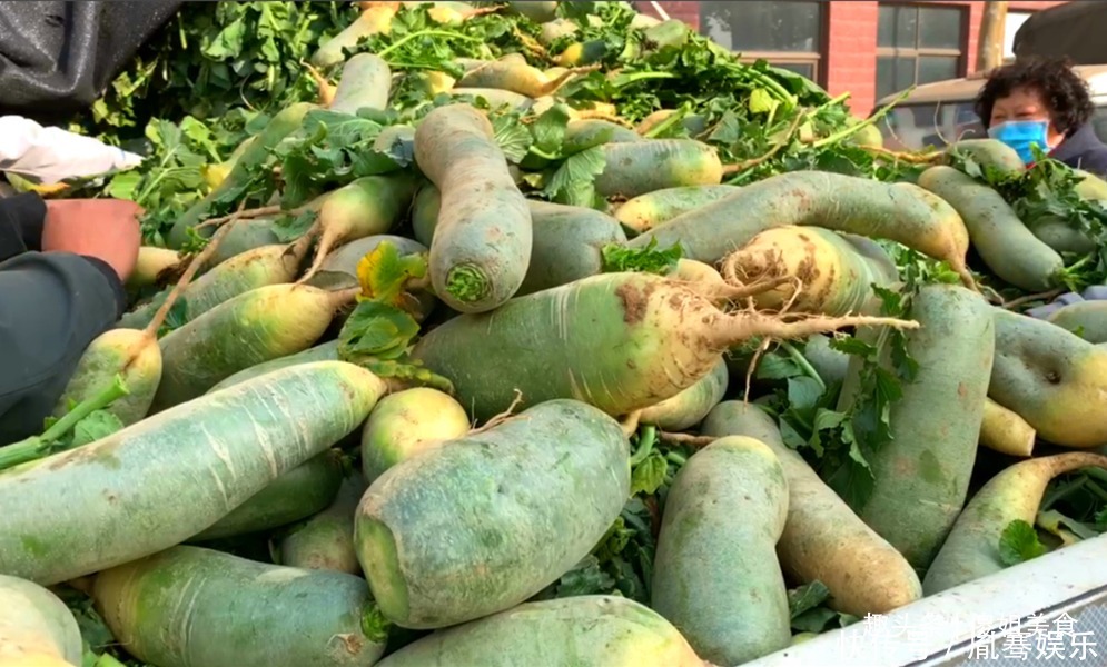 腌萝卜,万不可用白糖和米醋了,加它,萝卜鲜脆可口,放半年不坏