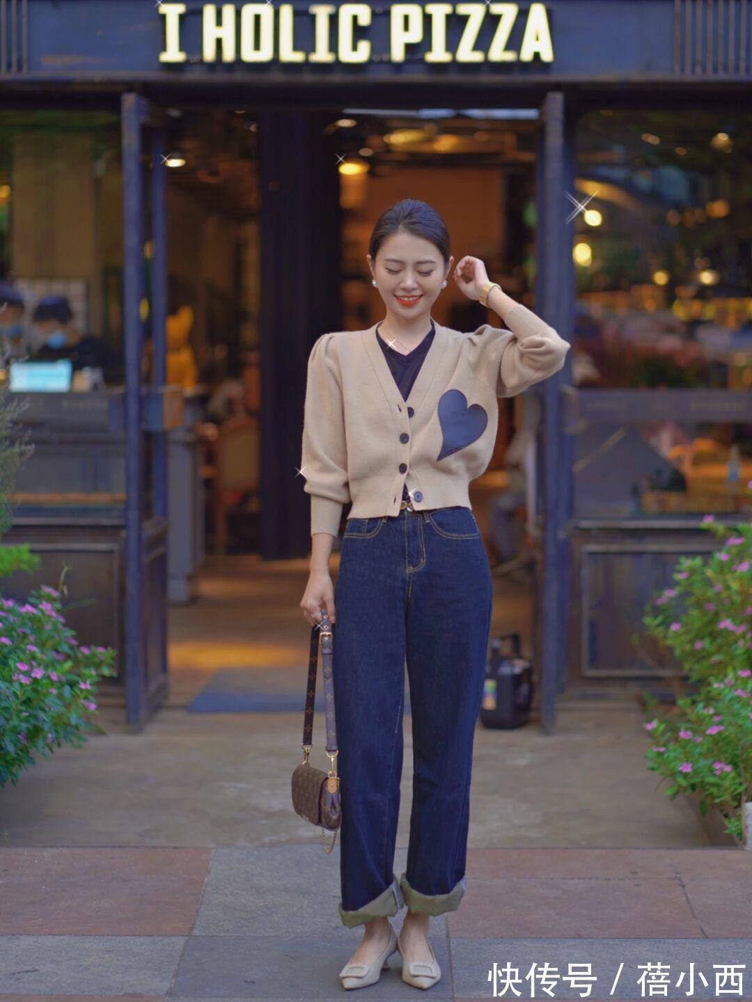 开衫|奔三奔四的女人会穿“毛衣”更时尚,搭配思路总结好了,值得借鉴