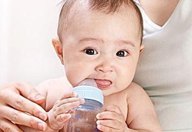 玩具|孩子6个月以后,开始喜欢这四样东西,说明家长把孩子带的很好