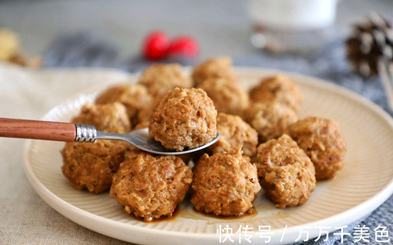 自制猪肉丸子，肉香浓郁，鲜嫩Q弹，一口一个真过瘾