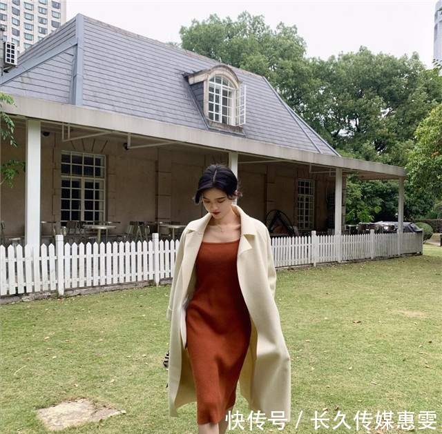 温柔|今年初冬,建议你穿“大衣+4款长裙”,温柔显气质,美得刚刚好