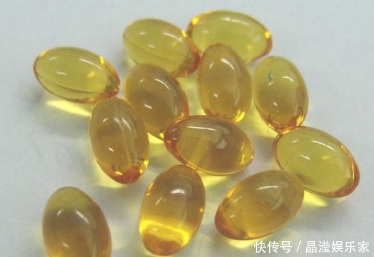 软胶囊|聪明的女人从不买面膜,每晚睡前擦,皱纹消失显年轻