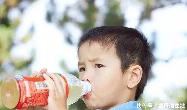 孩子|对孩子身体伤害较大的3种饮料曝光,家长不要再囤积,快点扔掉
