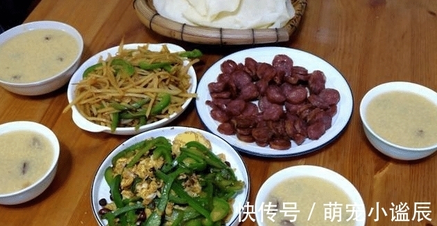 青椒炒鸡蛋|一家四口的晚餐只用炒三个菜，有荤有素简单易做，在家吃饭就是香
