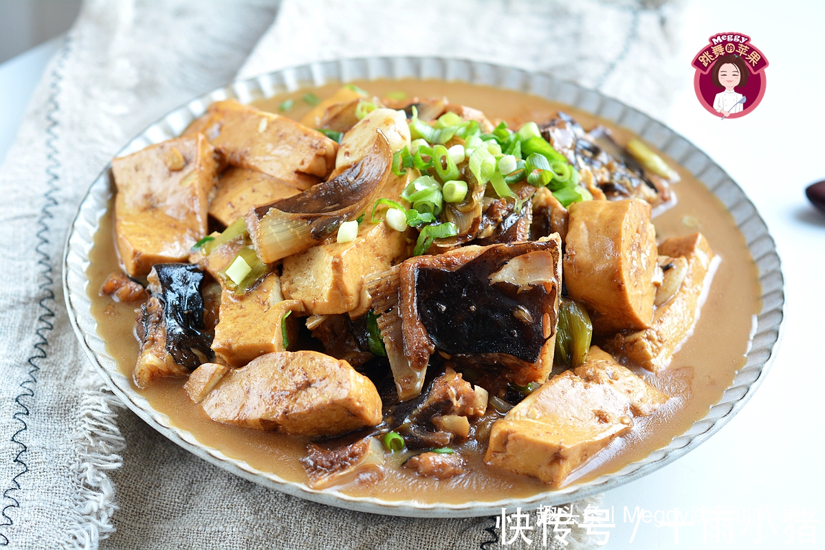 这鱼被称“老板鱼”，是魔鬼鱼的亲戚，全身无刺，鲜美不舍得挪筷