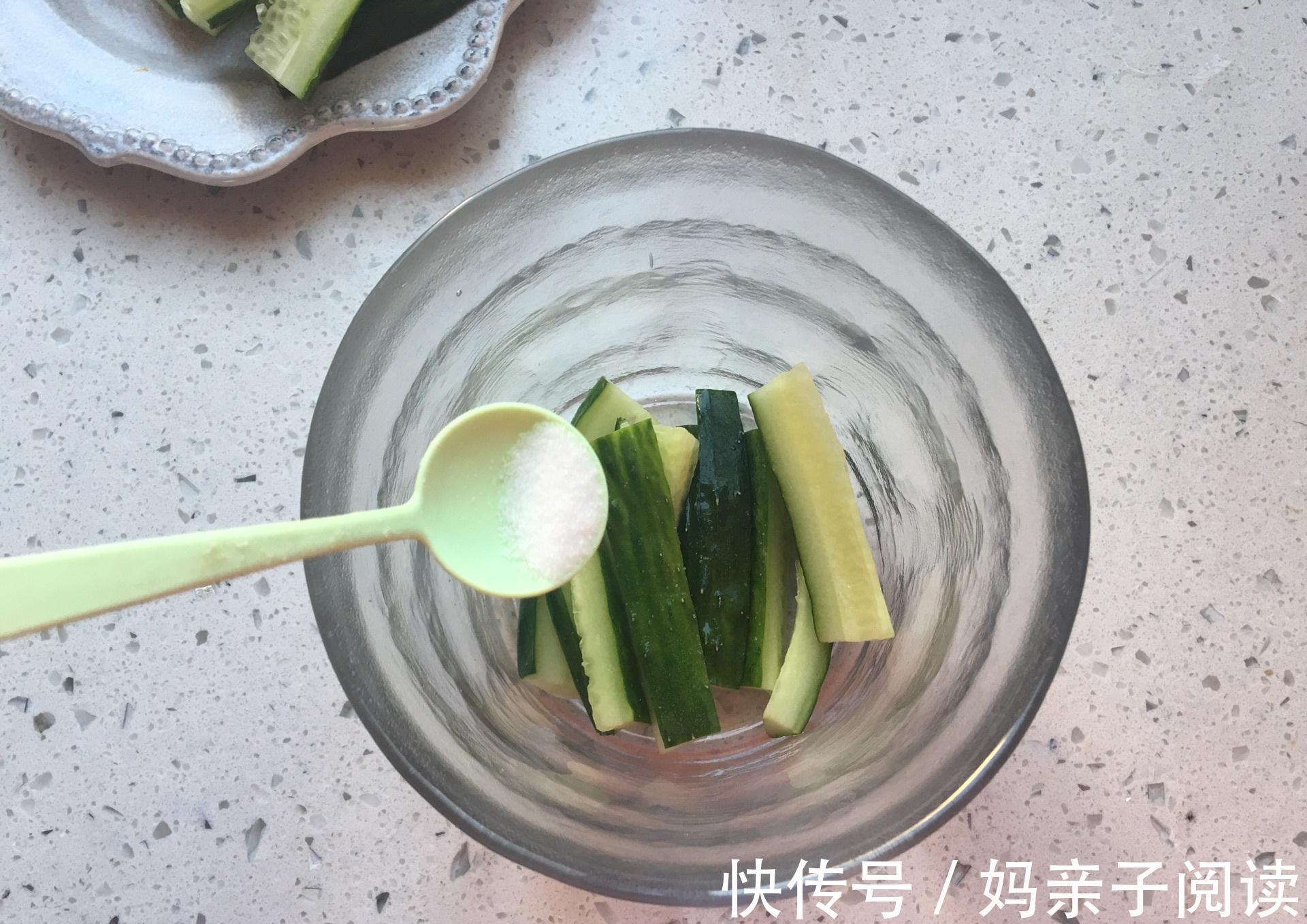 脆爽|别再去外面买咸菜了，教你在家做，酸甜脆爽