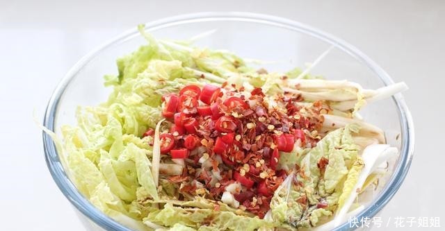 年夜饭别光准备大鱼大肉，凉拌菜也是主角之一，爽口开胃倍儿健康