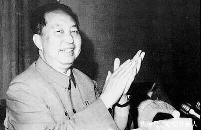 挺拔|华国锋长眠之所,周围苍松挺拔,环境肃穆,民众自发凭吊