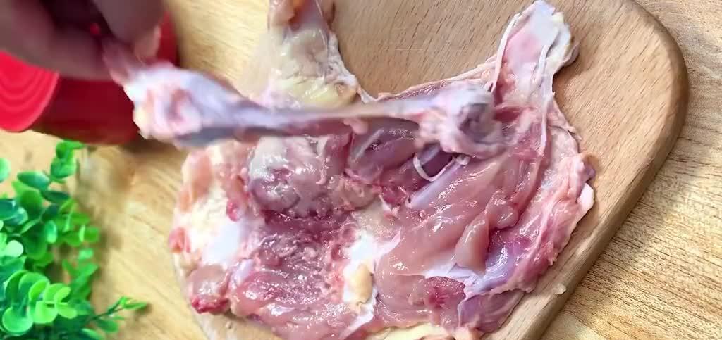 家常版香煎鸡腿，外酥里嫩香辣入味，大快朵颐超级过瘾