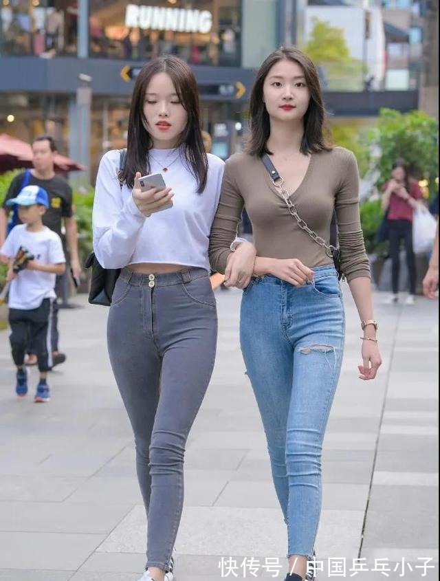 小姐姐 闺蜜出行牛仔裤穿搭,感受牛仔裤带来的简洁美,清新大方又时尚