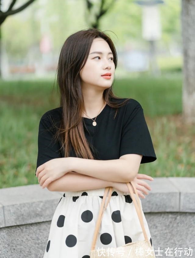 高腰 短袖 + 高腰下装,今夏很火!