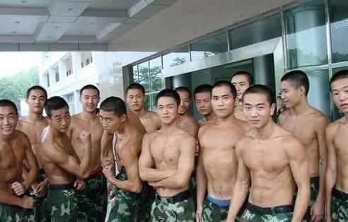 人身材|当兵的人是怎么练肌肉的肌肉练出来又好看又实用