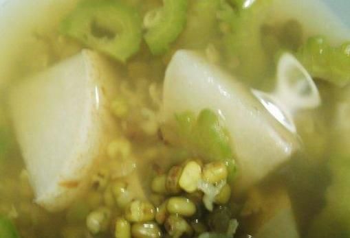 苦瓜配绿豆,不出三天,头晕手麻消,颈椎病肩周炎,也慢慢消失了