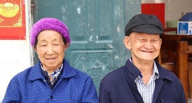 老太太96岁,老伴儿110岁,长寿夫妻的秘诀,值得借鉴!