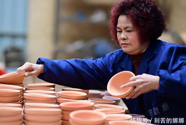 日本专家发现国宝,估价2500万,中国老太我们这80元一只