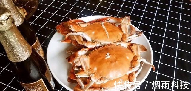 蒸螃蟹，冷水蒸还是热水蒸掌握这3点螃蟹鲜甜不腥还不掉腿！