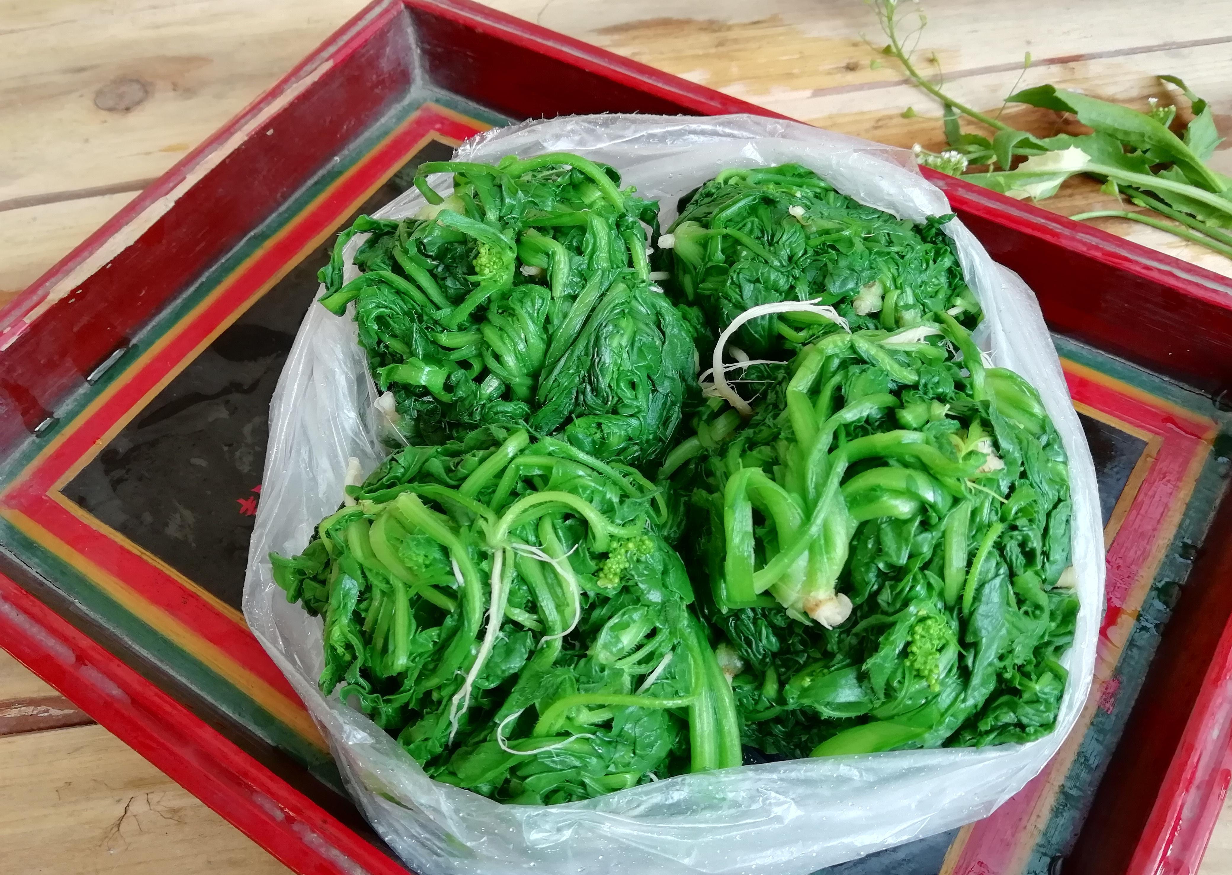 秋季，吃白菜不如吃此菜，多买些焯水放冰箱保存，随吃随取特省事