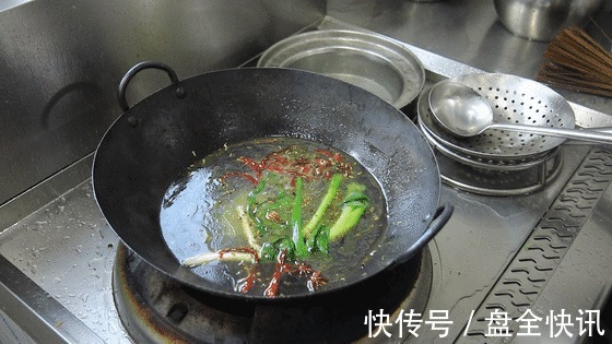鸡肉|这道菜,曾被美食节目收录,皮酥肉嫩、鲜香麻辣,很适合中秋家宴