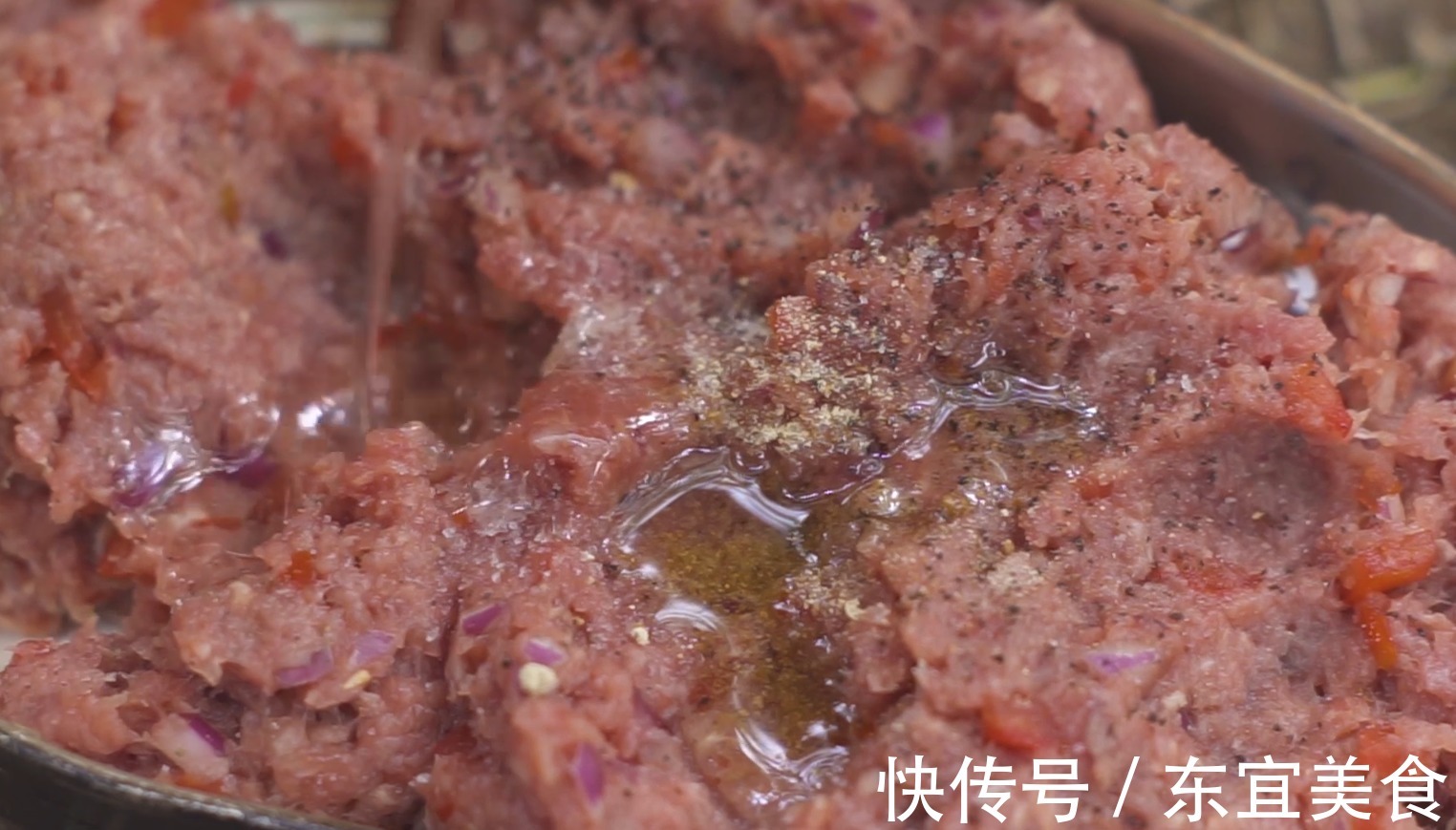 披萨|2分钟教你在家做披萨,香浓拉丝,做法简单,比外面的好吃多了!