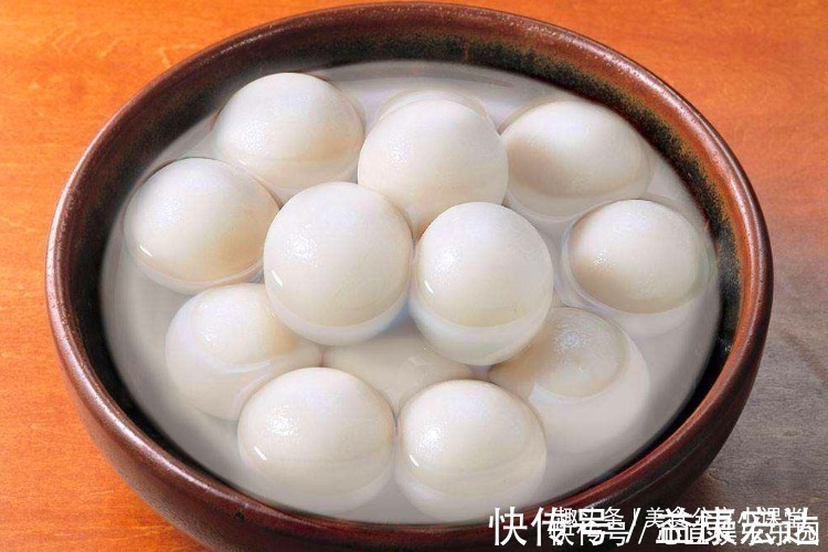 香甜可口|大年初一吃汤圆，皮薄馅大吃着还流沙，咬一口很满足，比饺子还香