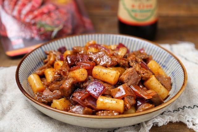 强身健体|牛肉和年糕是最佳搭档，一个鲜嫩一个软糯，营养丰富好吃到舔盘底