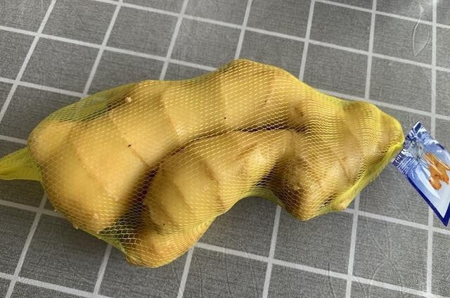 生姜别再放冰箱了，老农教你一招，随吃随取，怎么放都不干