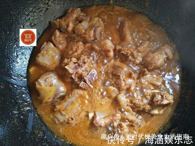 这样烧排骨，做法简单味道超好，色泽比饭店的都要好看！