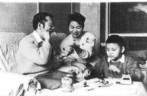 陈由伟#陈景润47岁迎娶29岁军医,并为他诞下一子,如今他过得怎样?