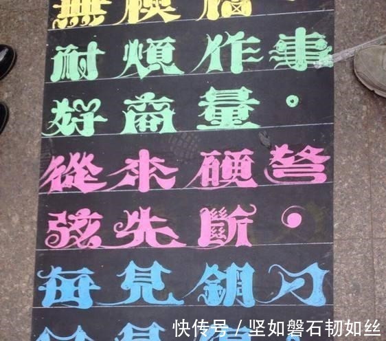 书法家@街头乞丐不甘心现状,苦练书法10年,字体被收购上市,一夜成富豪