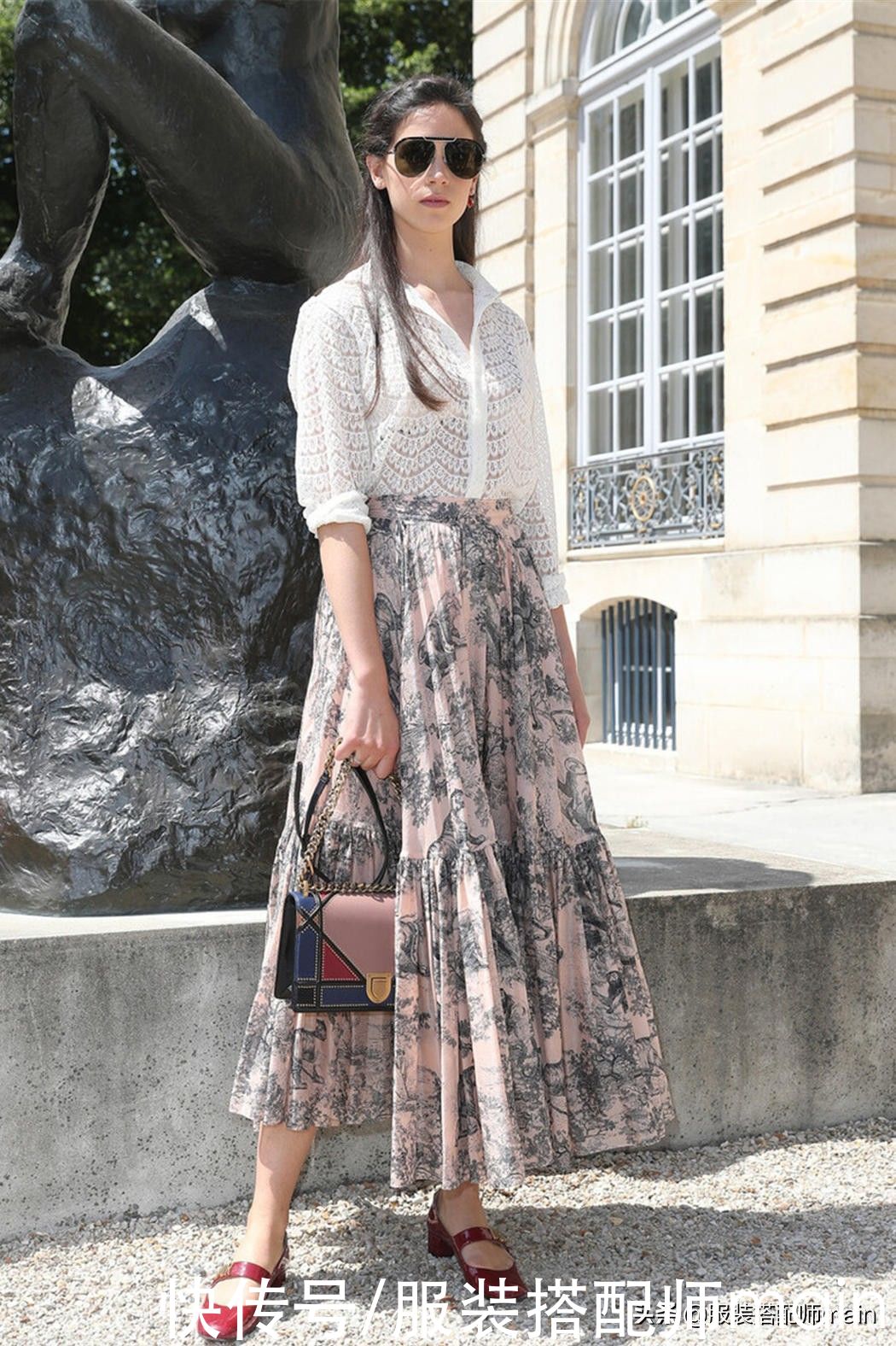 胯宽腿粗的女孩，试试这条“伞裙”，遮肉显瘦两不误